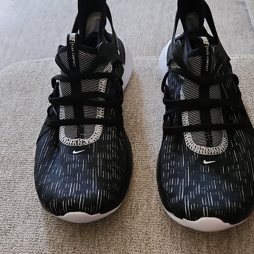 Nike contact 3 flex brand new size 8